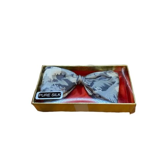 Ormand Silk clip in bow tie in grey and white - Picture 2 of 6